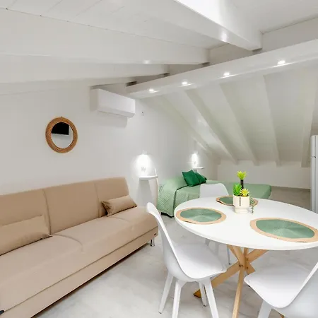 Daire Attic Studio, With Air Conditioning *