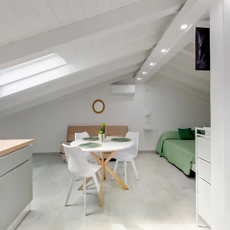 Attic Studio, With Air Conditioning Διαμέρισμα