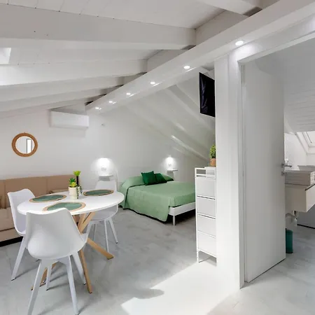 Διαμέρισμα Attic Studio, With Air Conditioning