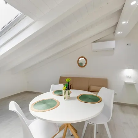 Διαμέρισμα Attic Studio, With Air Conditioning *