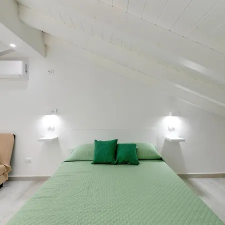 Attic Studio, With Air Conditioning Daire *