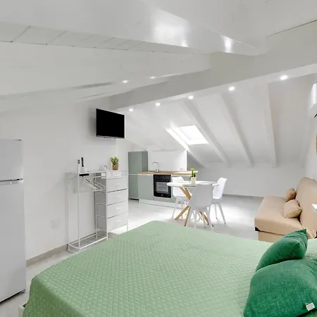 Attic Studio, With Air Conditioning Daire *